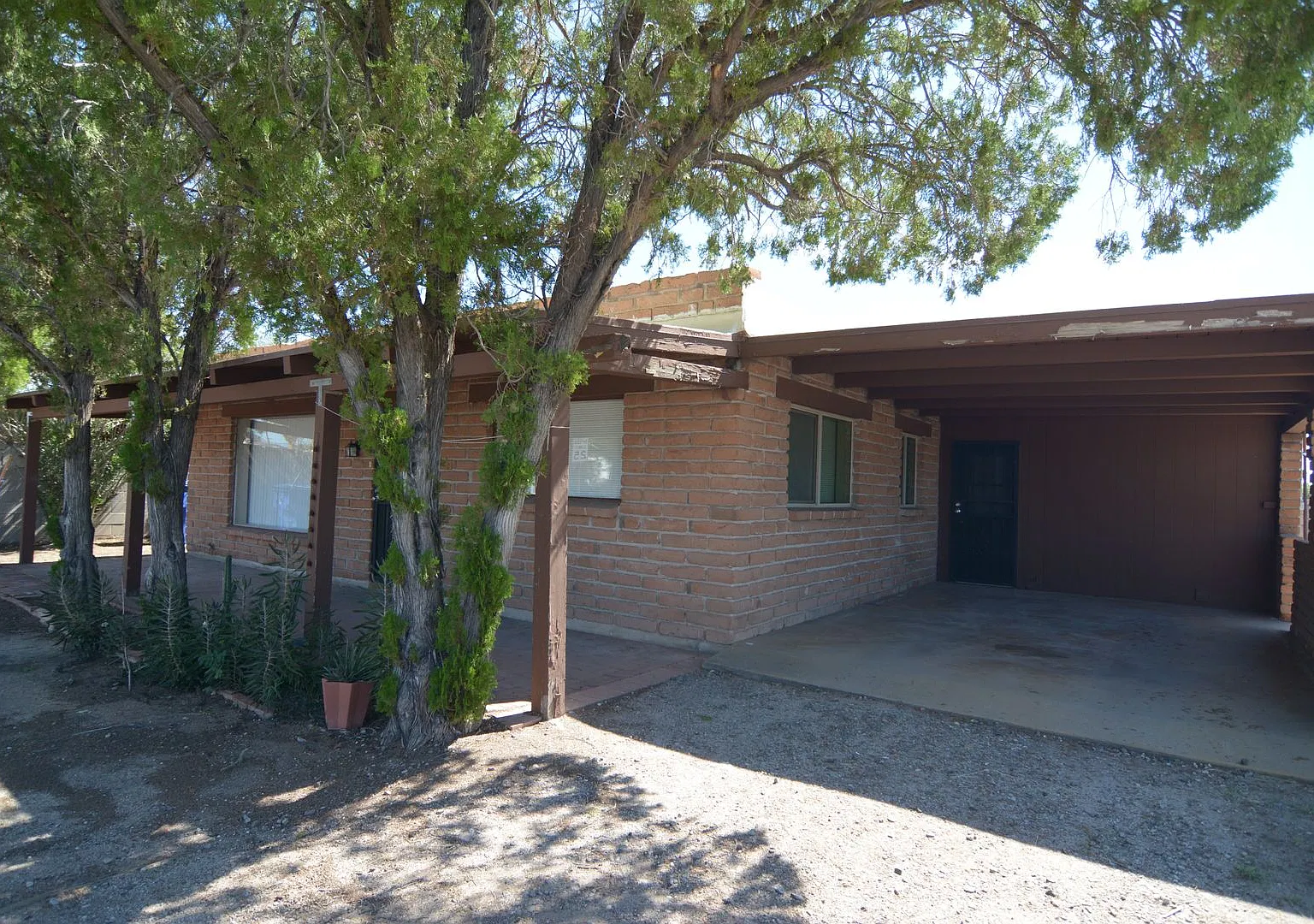 Remodeled 3 Bedroom 2 Bath Home! Close to U of A! — Photo 2