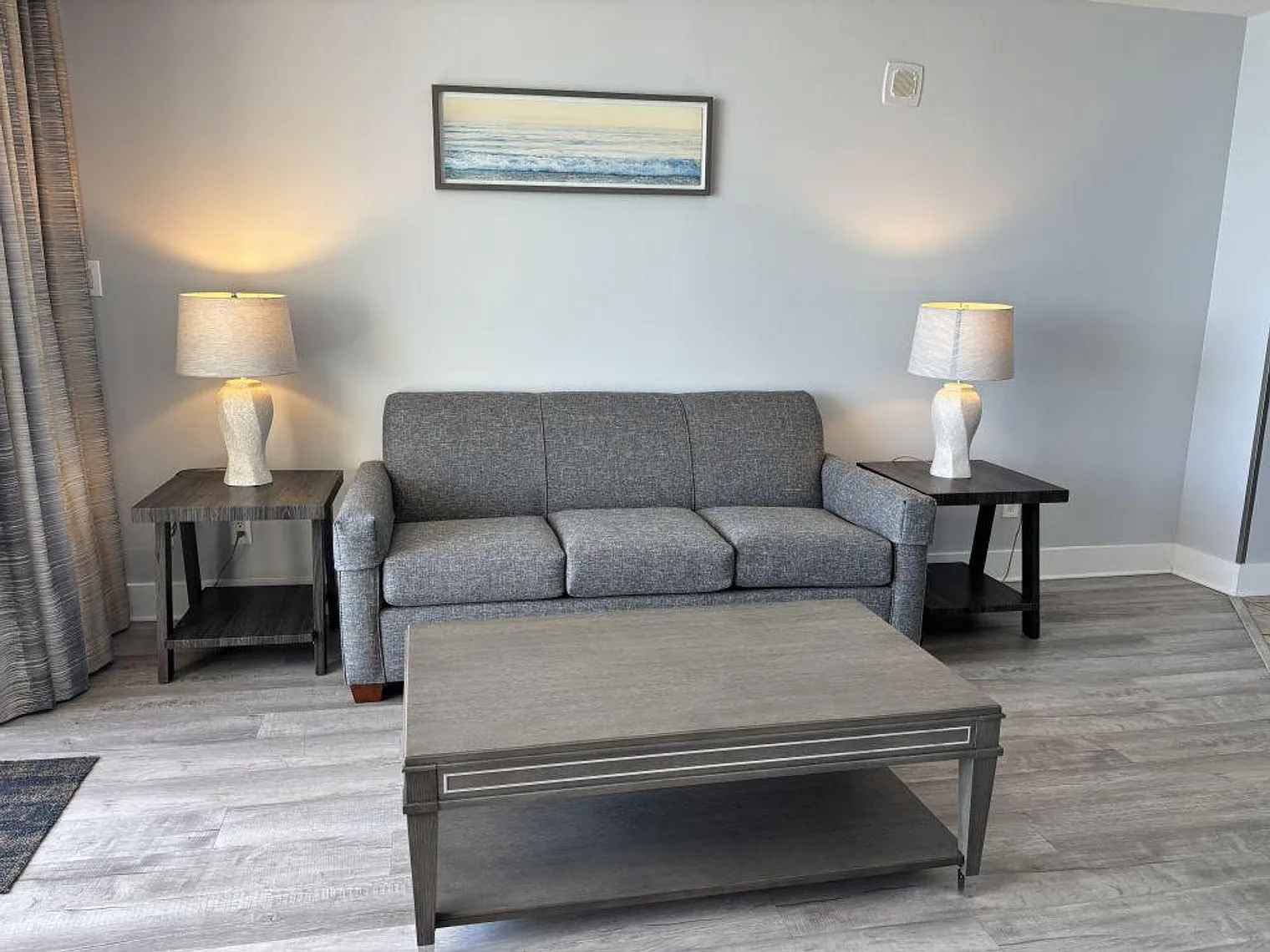 1 bed, 1.0 bath, 645 sqft, $2,569 — Photo 2