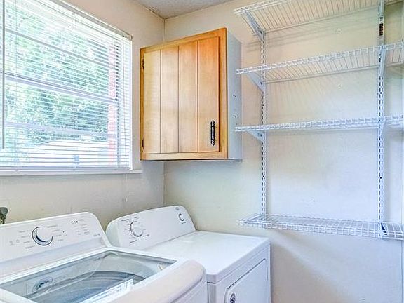 5th image of 2935 Pelzer Ave