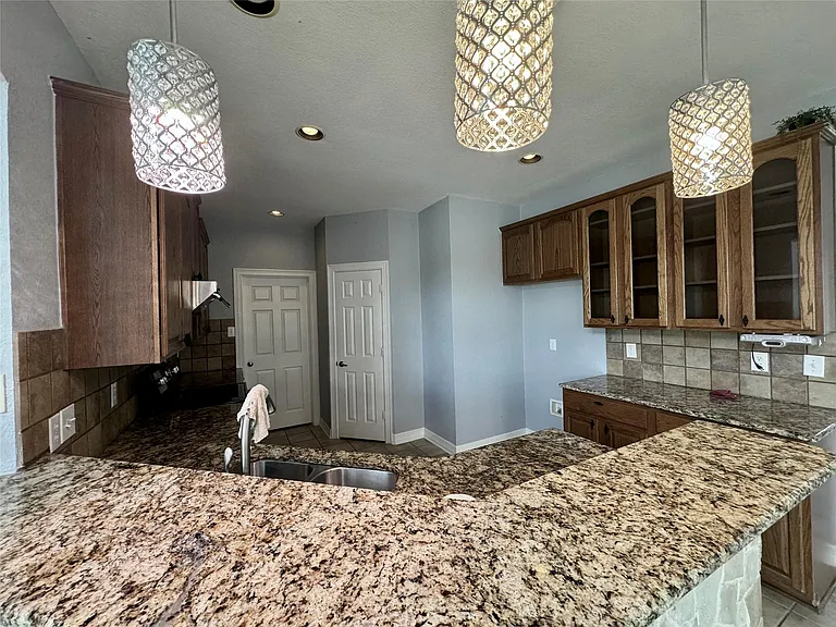 4405 Brighton Dr — Photo 8