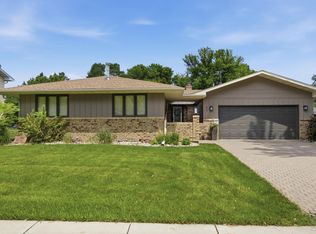 86 35th Ave NE, Fargo, ND 58102