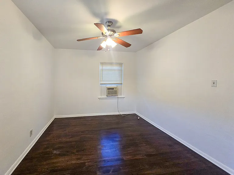 1610 Grismer Ave — Photo 8