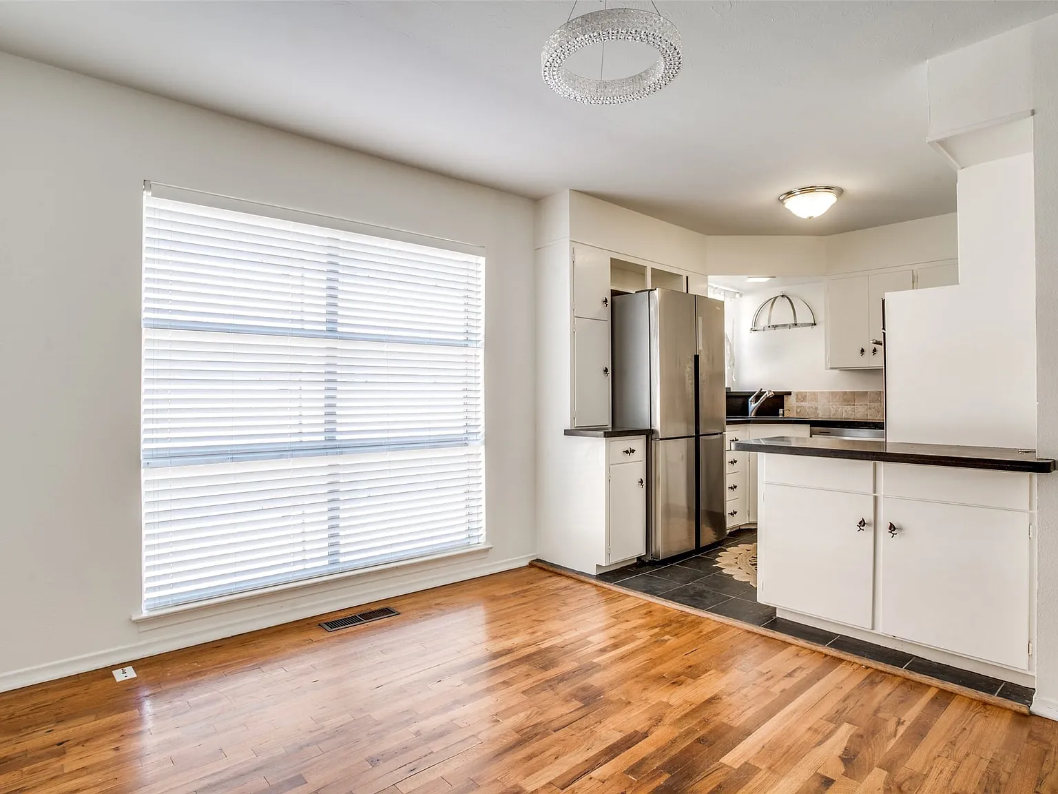 2 bed, 2.0 bath, 1130 sqft, $2,100 — Photo 2