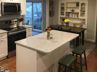 1100 Hope St, Bristol, RI 02809