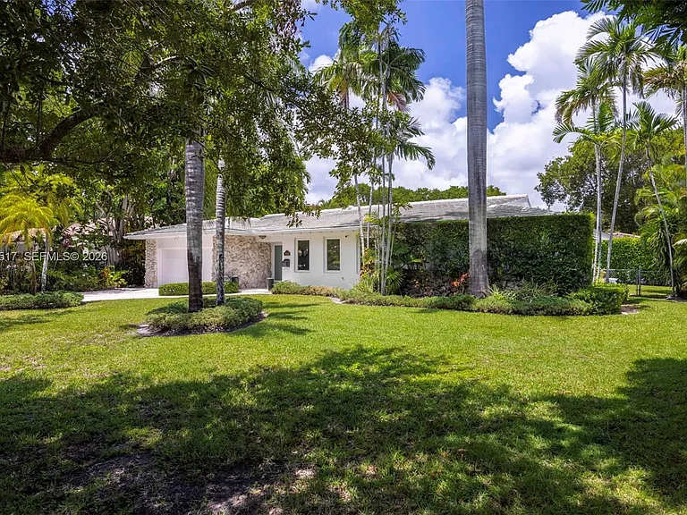 1121 Hardee Rd — Photo 2