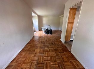 196-50 67th Ave #1, Fresh Meadows, NY 11365