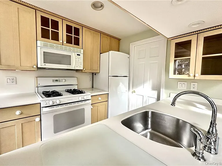 12 Ervilla Dr — Photo 27