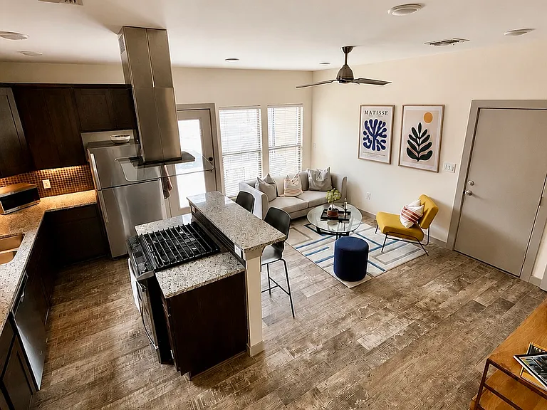 5300 Samuel Huston Ave #B — Photo 2