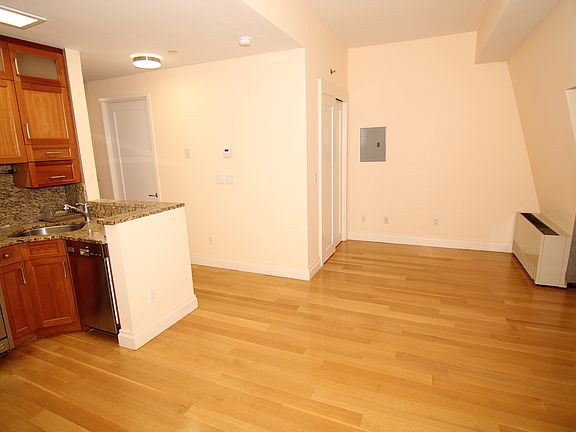 5th image of 21 S William St APT 7A