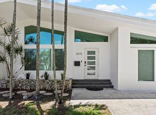 2570 NE 200th St, Miami, FL 33180