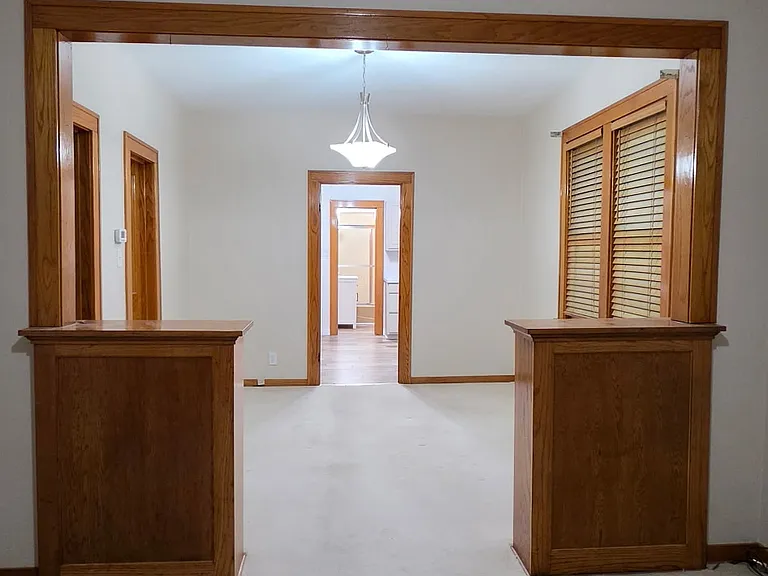 5019 Homerlee Ave — Photo 5