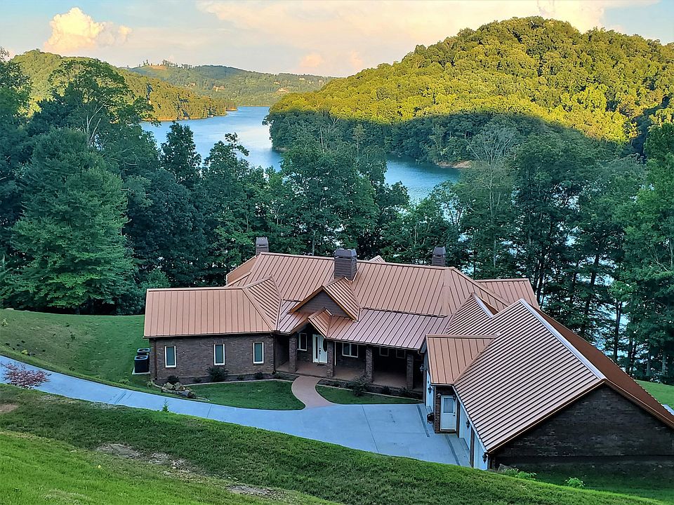 Image 1: Finest on the Lake!