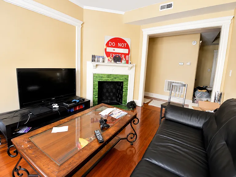 10 Strathmore Rd #1 — Photo 10