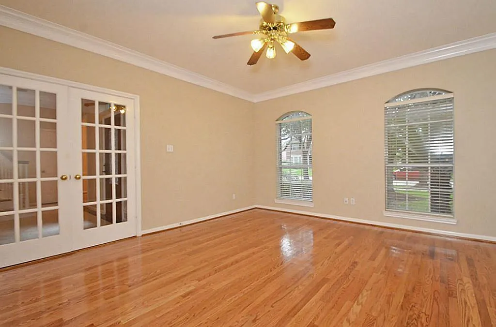 5 bed, 3.5 bath, 4106 sqft, $3,800 — Photo 4