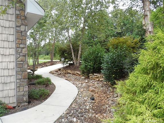 5th image of 6047 Chaucer Ln #41