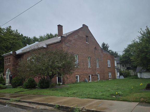 3rd image of 190 E Grove St