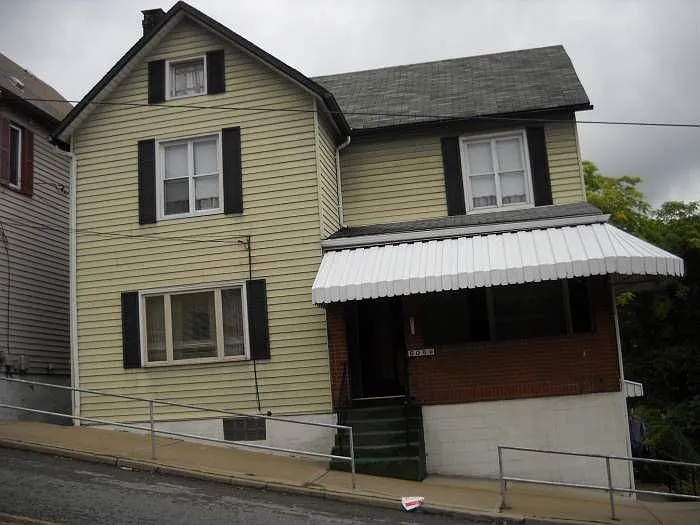 608 Station St photo 1