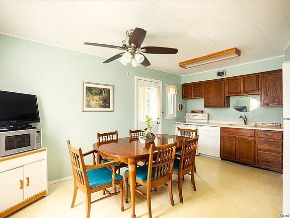 3rd image of 496 Greengrove Ave