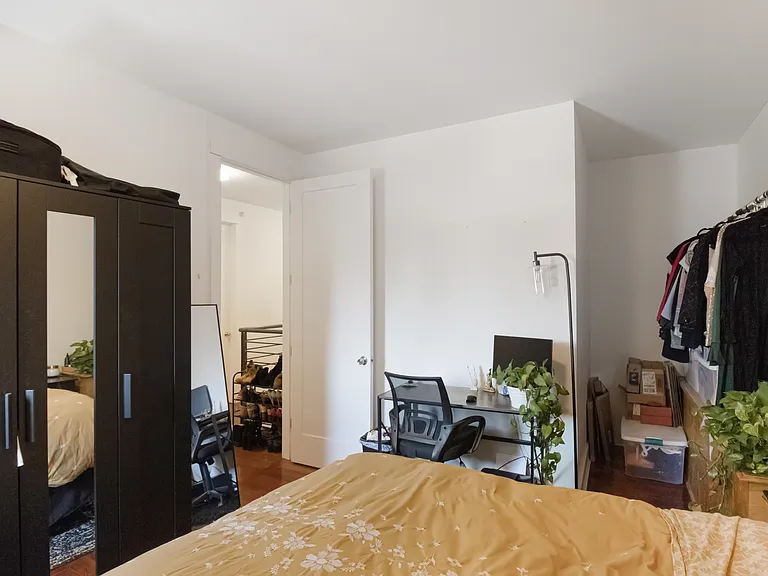 315 Franklin Ave #2R — Photo 11