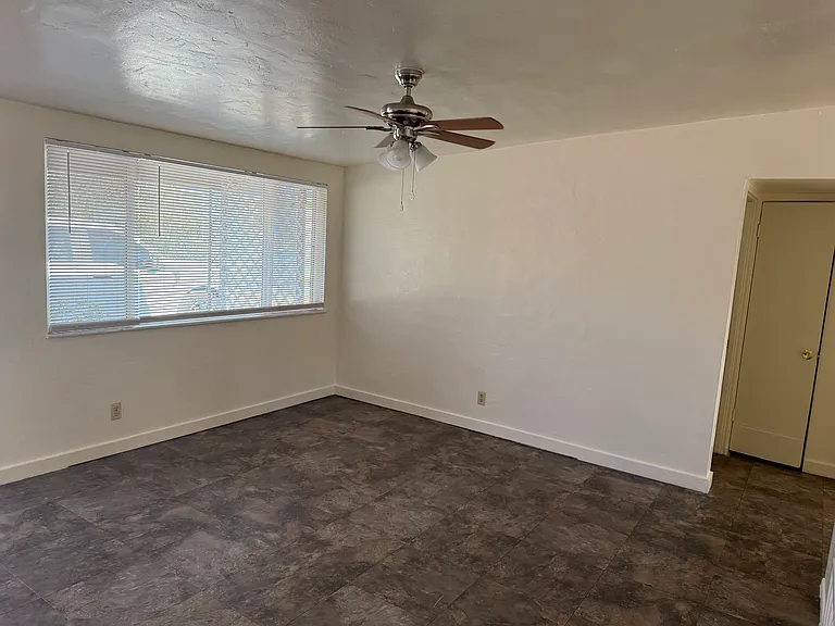 E Blacklidge Dr — Photo 2