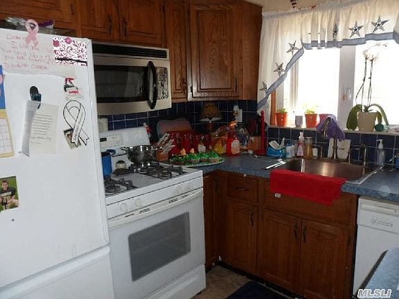4th image of 624 Robin Ct