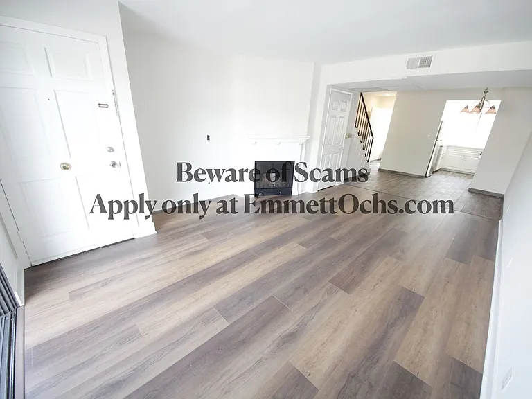 Bundy Townhomes — Photo 2