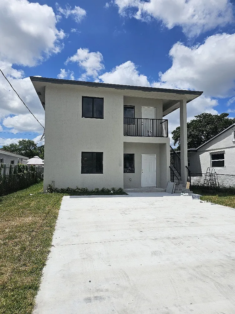 5 bed, 2200 sqft, $3,800 — Photo 3