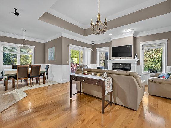 4th image of 15775 39a Ave
