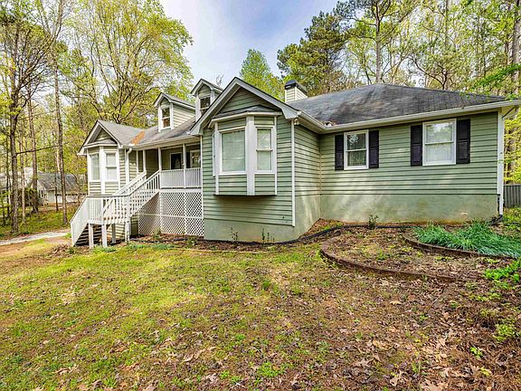 2nd image of 323 Williamsburg Cir