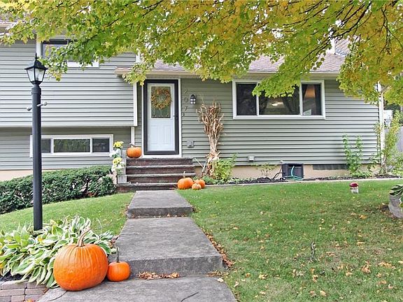 3rd image of 207 Oakmont Dr