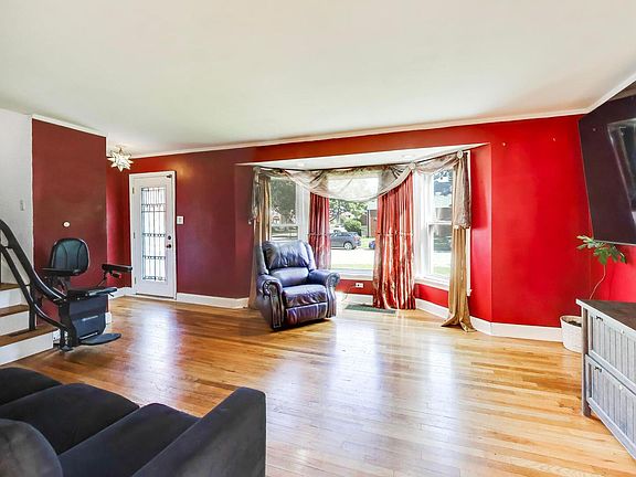 4th image of 2923 W 97th St