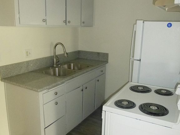 5th image of 11932 Courtleigh Dr #8