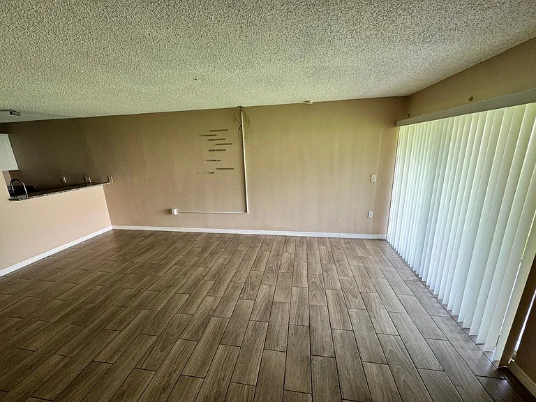 900 Avenue Z SE #D2 — Photo 11