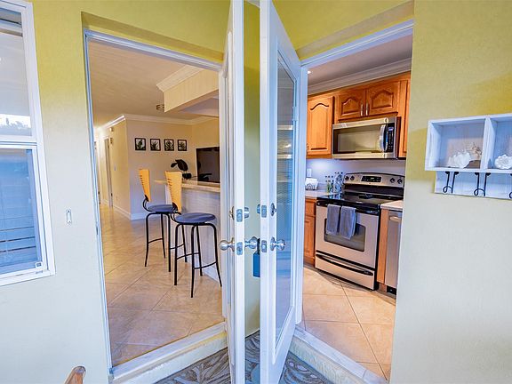 5th image of 2541 NE 11th Street #114