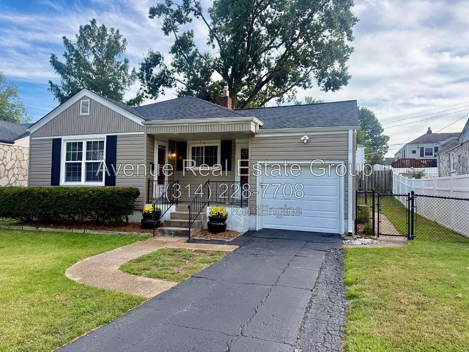 2 bed, 1.0 bath, 981 sqft, $1,950 — Photo 1