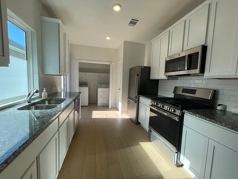 340 Kenai Dr — Photo 8