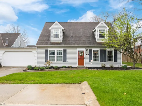 124 Bayberry Ln #124, Bedford, OH 44146
