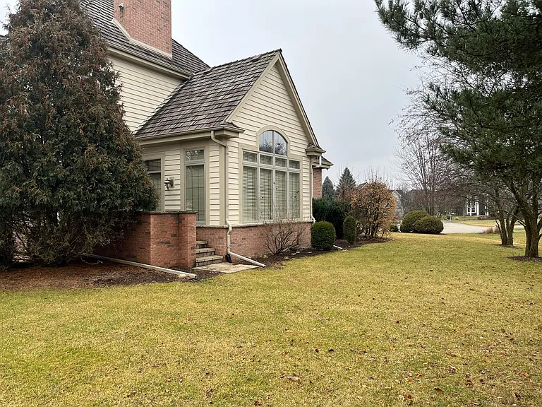 21160 Chancery Ct — Photo 5