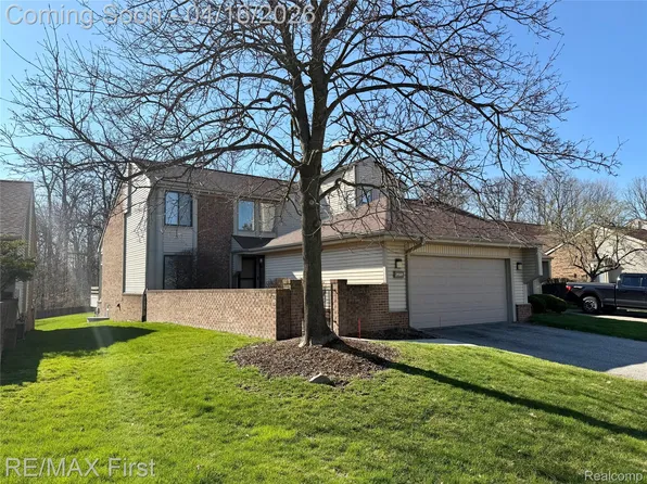 29349 W Chanticleer Dr, Southfield, MI 48034