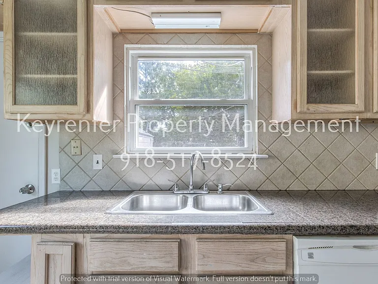 729 N Florence Pl — Photo 9
