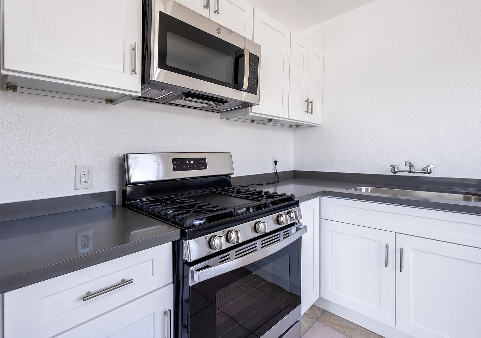 924 N. Kingsley Dr. — Photo 3