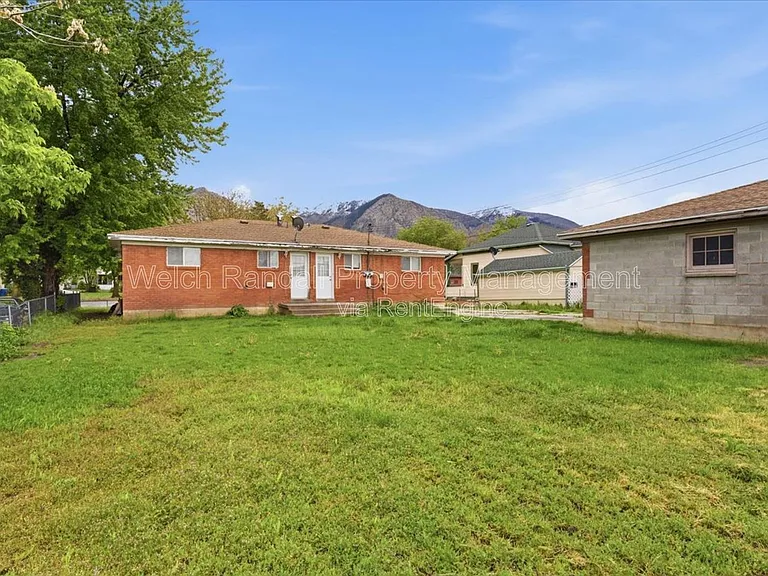 2353 Jackson Ave — Photo 20