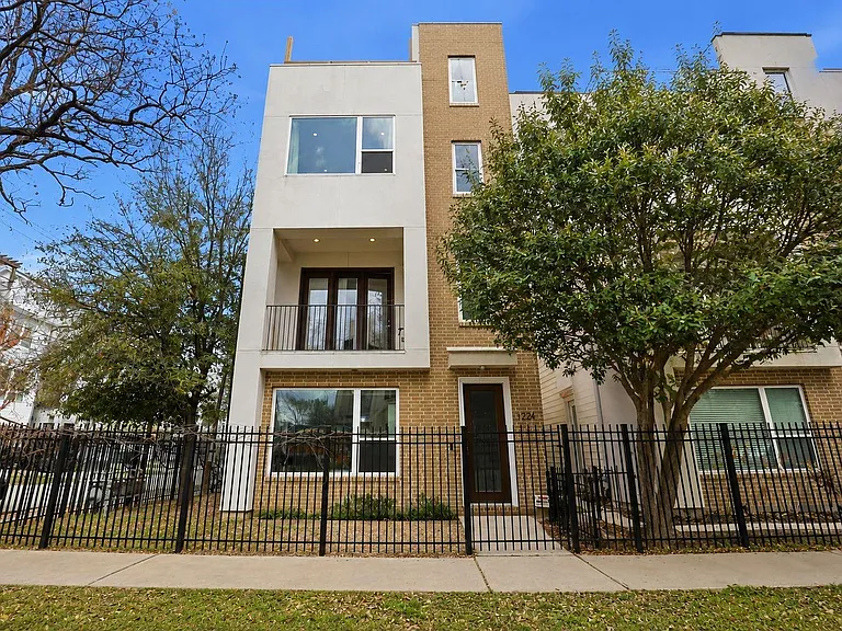 1224 Summer St — Photo 3