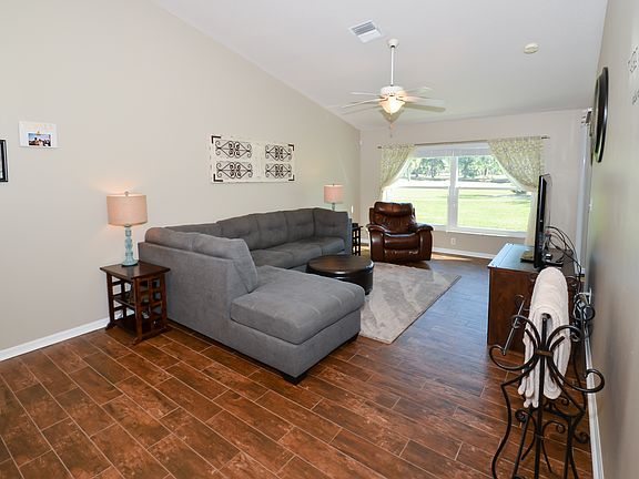 3rd image of 1660 Woodland Dr
