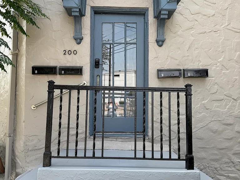 200 E Dewey Pl #6 — Photo 2
