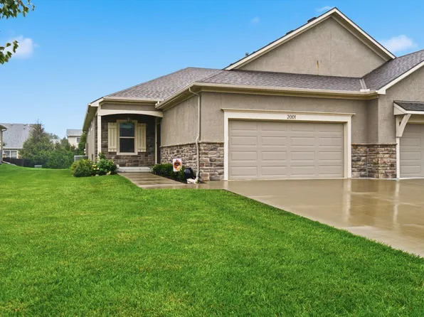 2250 Lake Pointe Dr, Lawrence, KS 66047