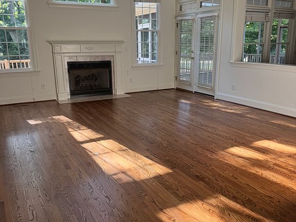 3rd image of 102 Cherry Laurel Dr