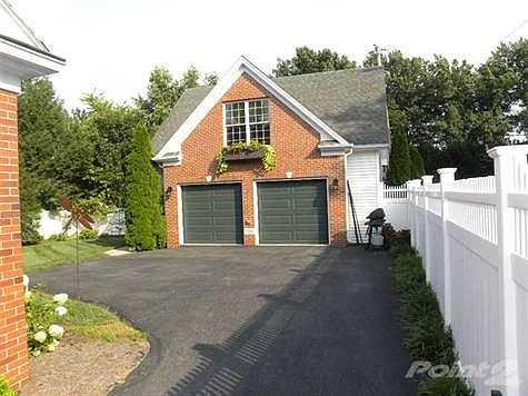 3rd image of 328 Queensway Dr