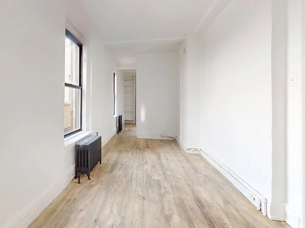 555 Edgecomb Avenue image 1 of 4