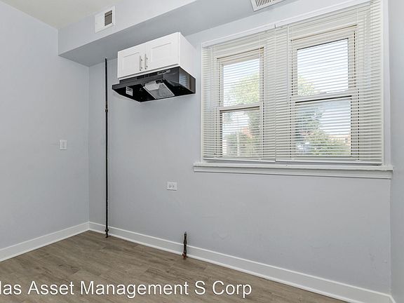 2nd image of 6102 S Eberhart Ave APT 2E